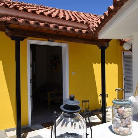 The Yellow Art Home Calamata Exterior foto
