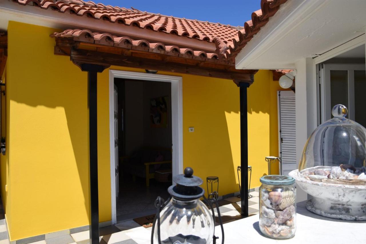The Yellow Art Home Calamata Exterior foto
