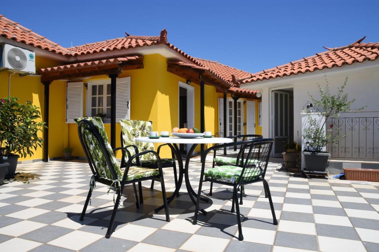 The Yellow Art Home Calamata Exterior foto